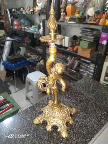 Lindo candelabro de bronze de uma vela 30 de altura linda peça para uso do dia a dia o