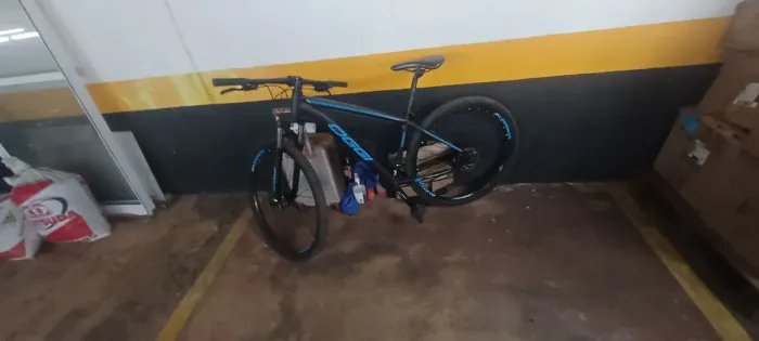 Bike OGGI Hacker Sport 29. Usada somente algumas vezes 62 99802-811.