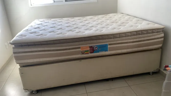 Cama Queen box baú com divisoria f. A. Lancaster 30x1,98x1,58