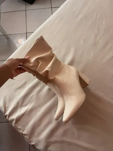 Bota cano alto com salto