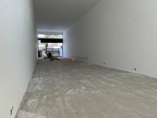 Salão de 300 metros com 2 vagas de garagem no Tatuapé.