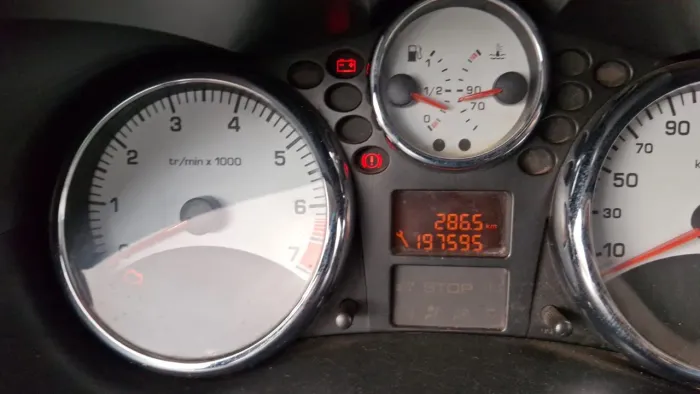 Peugeot 207 Sedan Passion XR 1.4 Flex 8V 4P 2012