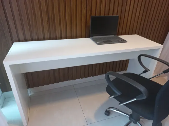 Escrivaninha para computador nova em mdf 