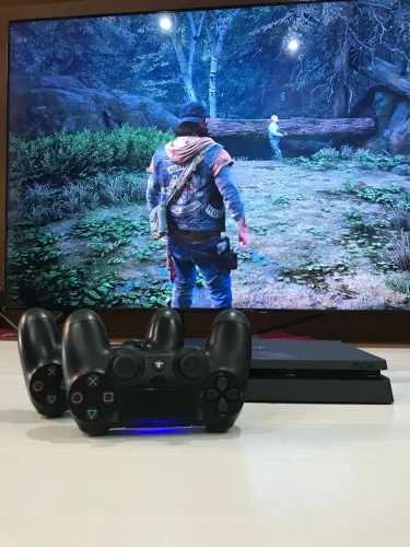 PLAYSTATION 4 SLIM 2 CONTROLES + 20 JOGOS