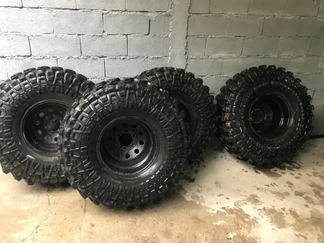 Pneus trepadores Maxxis 38,5 polegadas