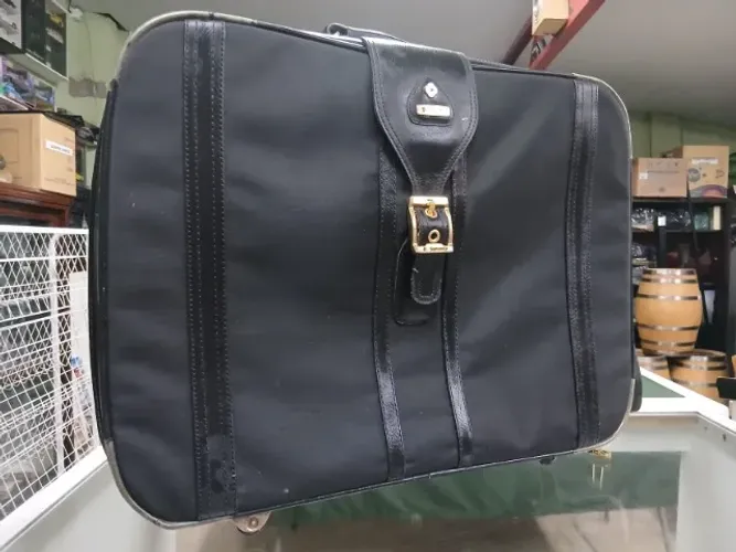 Antiga Mala De Viagem Samsonite Com Alça E Rodinhas (Usado)
