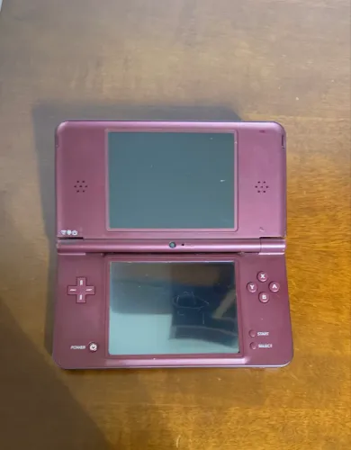 Nintendo DSi XL + 5 jogos + Acessórios 