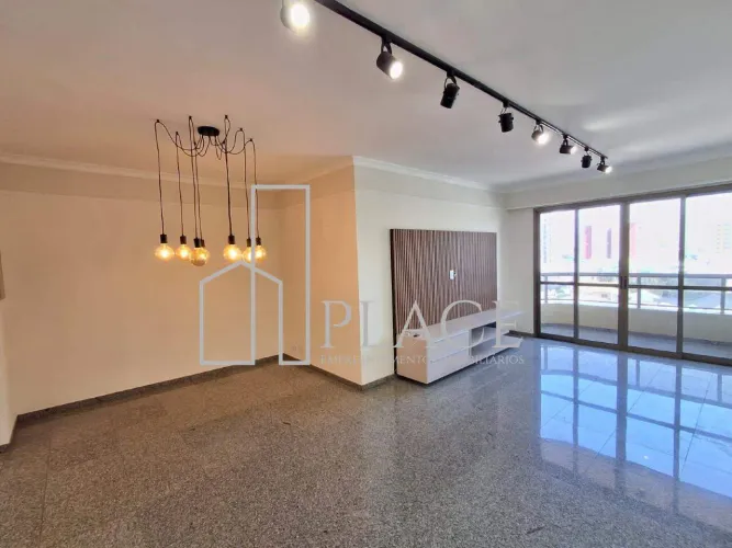 Apartamento localizado na região central, 03 dormitórios, cômodos amplos!