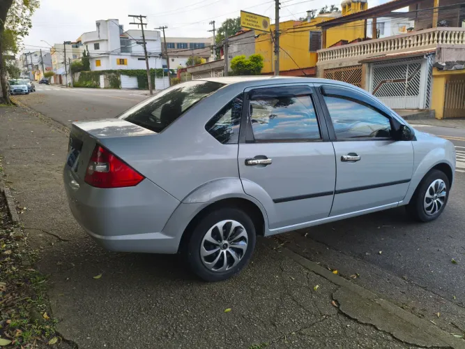 Ford Fiesta Sedan 1.0 8V Flex 4P 2010
