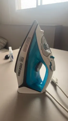 Vendo ferro de passar Black & Decker a vapor