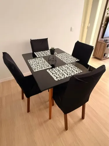 Mesa de Jantar com 4 cadeiras