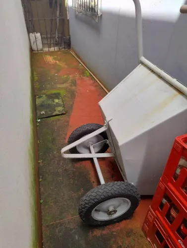 Carrinho de mão grande com 2 rodas