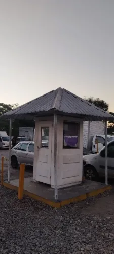 Guarita com cobertura metálica