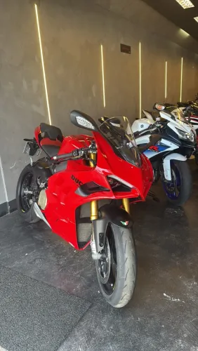Ducati Panigale V4 S 2023
