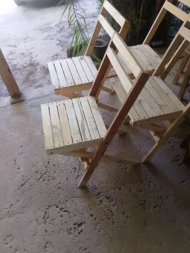 Cadeiras e mesas dobrável de paletes