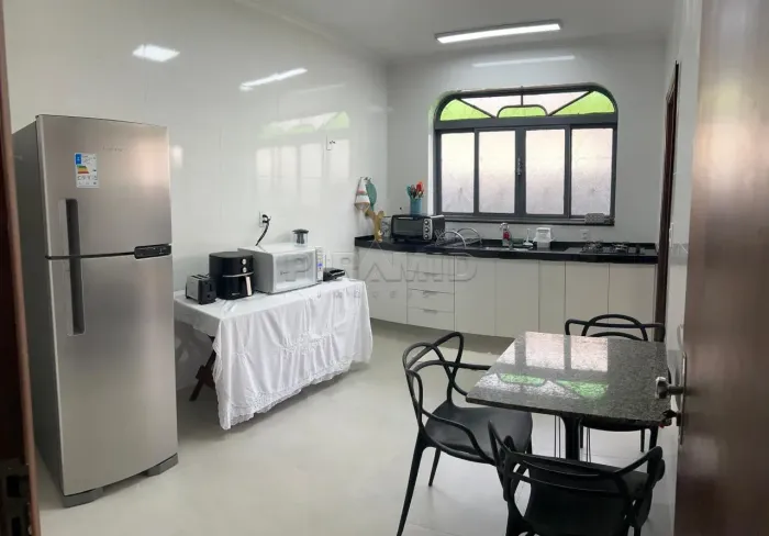 Casa padrão com 400m², bairro Ribeirâria, Zona Leste de Ribeirão Preto/SP.