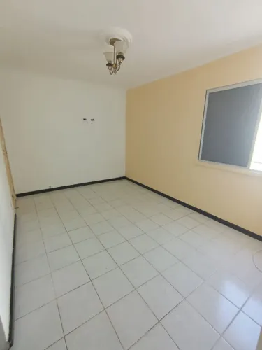 Aluga-se apartamento