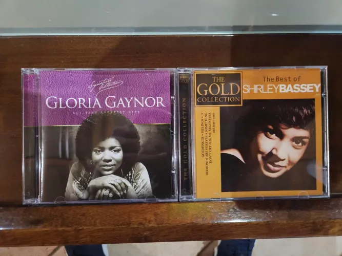 CD's Gloria Gaynor e Shirley Bassey