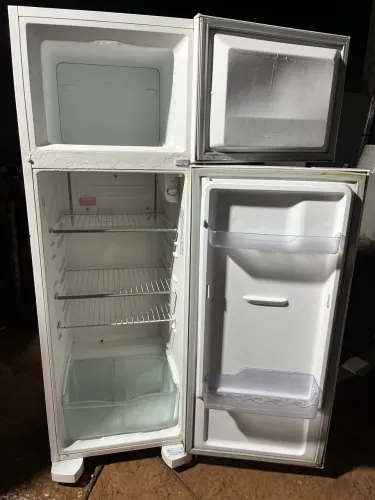 Vendo geladeira ?