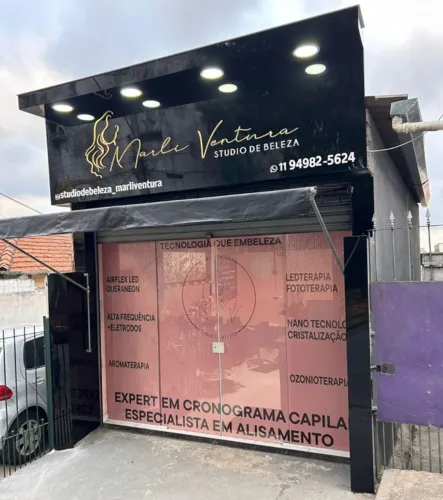 Fachada em acm com informações em pvc expandido Tingido de dourado+avanço de luz+toldo