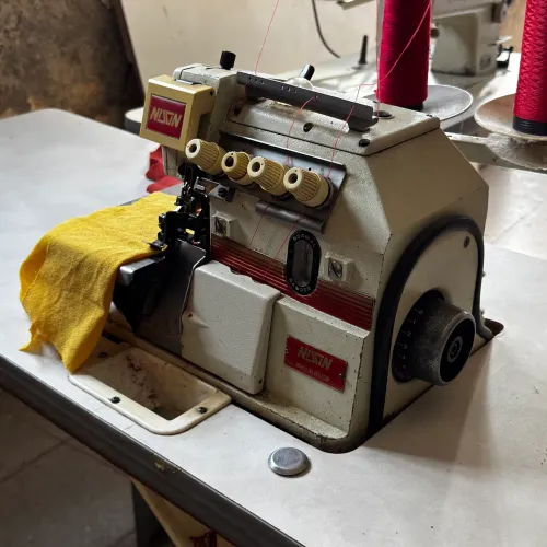 Máquina Overloque Industrial Nissin 3 Fios - Motor Silencioso e Revisada