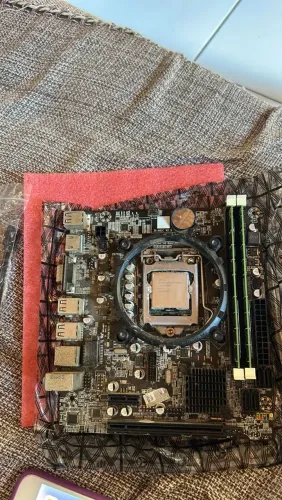 PLACA MÃE LGA 1155 + PROCESSADOR XEON E3 1230 V2, MEMÓRIA RAM PENTE DE 8GB E UM DE 4 DDR3