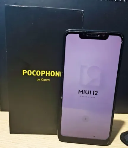 Pocophone F1 128GB - Completo com caixa e acessórios