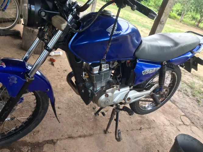 Vendo essa moto to so pega e se feliz 