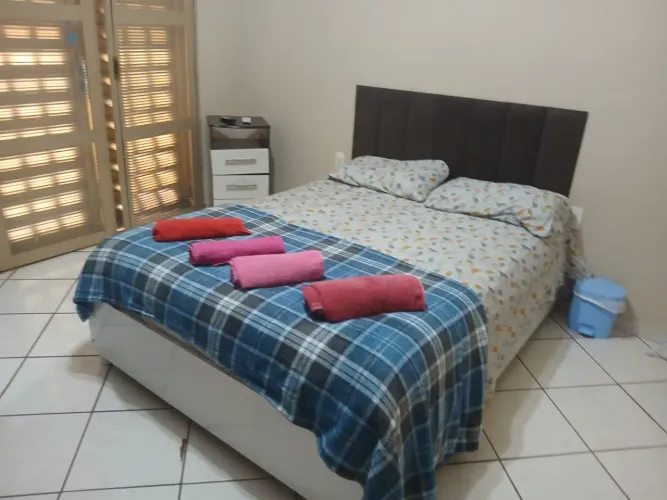Alugo quarto mobiliado em local de ótima localização em avenida
