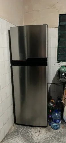 Vendo Geladeira novinha no precinho, funcionando perfeitamente.