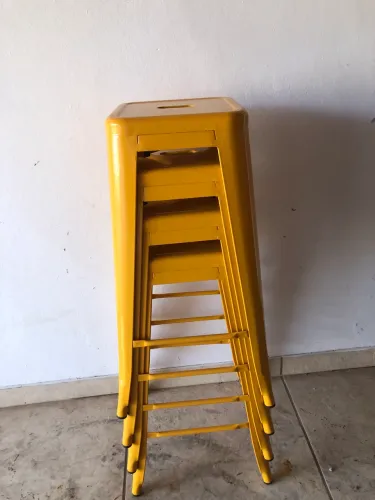 Lindas banquetas novas.