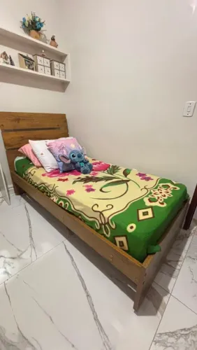 CAMA DE MADEIRA SOLTEIRÃO ( com colchão)
