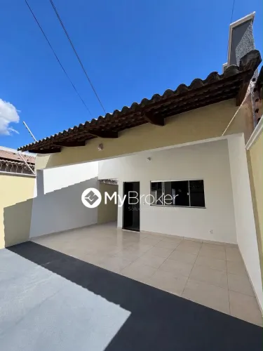 Casa Ampla Com 2/4 Na Laje, Desmembrada Com Espaço na Frente e no Fundo P/ Construir