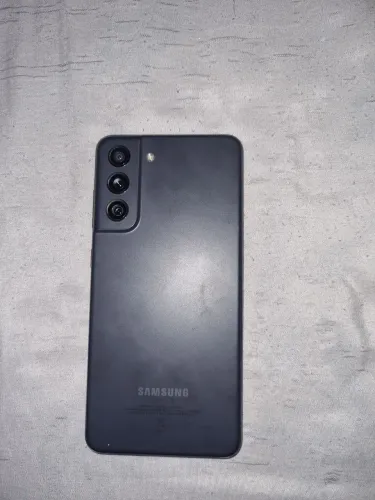 Samsung S21 128GB, 8GB RAM, ótimo estado, 5G, tela 120Hz. Por $1400,00 Aceito propostas.
