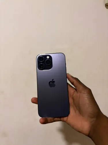 iPhone 14 Pro Max roxo