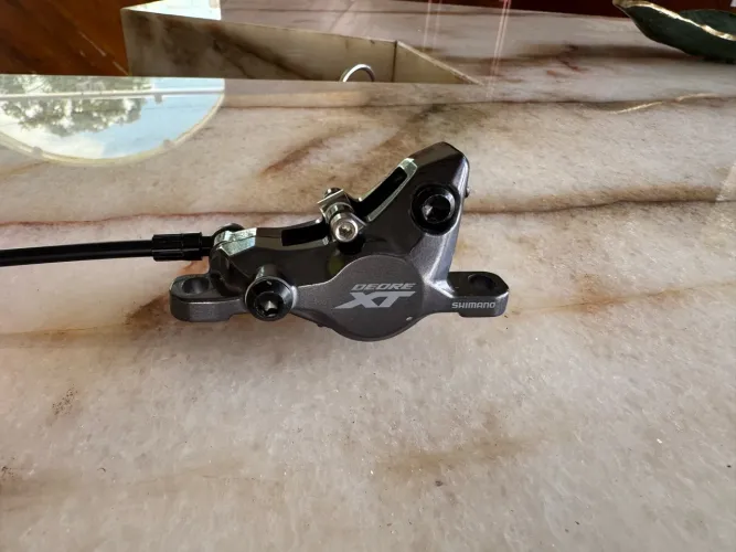 Pinça de Freio Shimano Deore XT BR-M8100