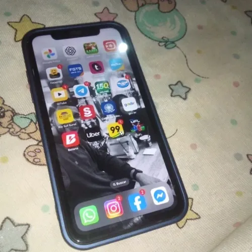 Vendo ou troco IPhone 11 leia mais abaixo 