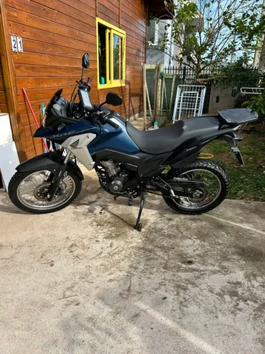 Vendo XRE novinha!