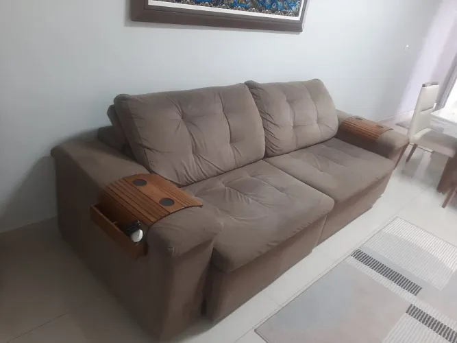 Vendo sofá retrátil e reclinável  med 2.60