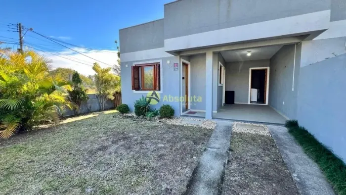 Casa de esquina mobiliada com suíte e garagem na Zona Norte!