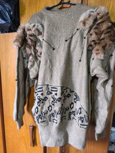 Blusa de lã com aplique 