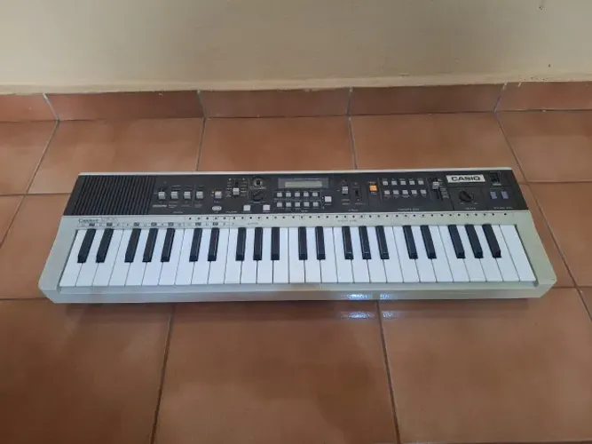 Teclado Casio Casiotone MT-70 para conserto