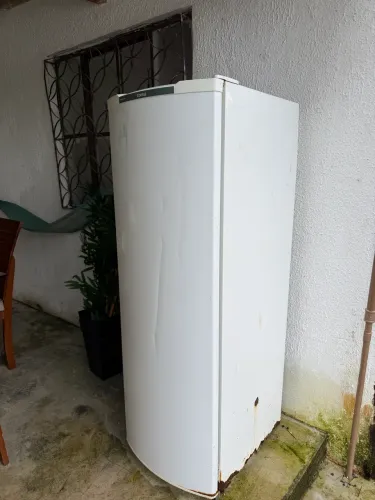 Geladeira 110v - com marcas de uso