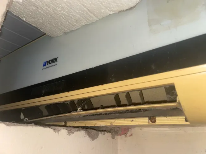 AR CONDICIONADO YORK 12.000 BTUS