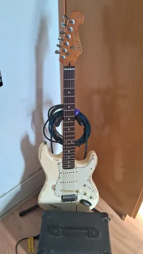Stratocaster SX + Amp + Cabo