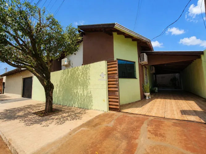 Casa à venda no Jardim Canaã III com 3 quartos, energia solar e área com churraqueira REF:
