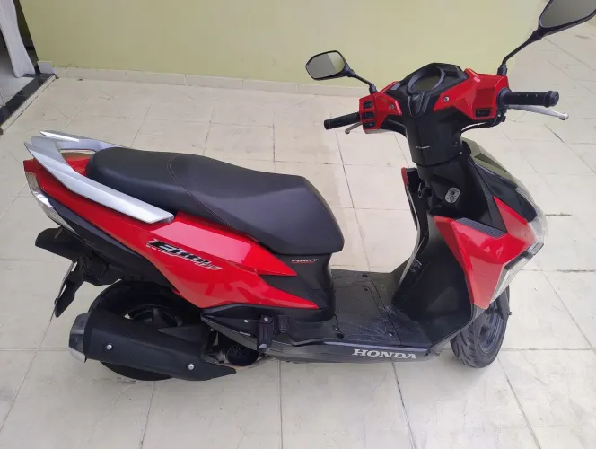 Honda Elite 125 com apenas 12km mil rodados e pedaleira do garupa