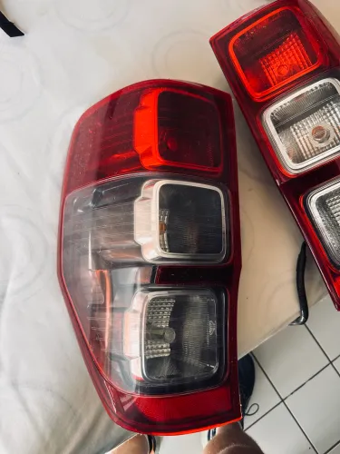 Lanterna traseira Ford ranger storm