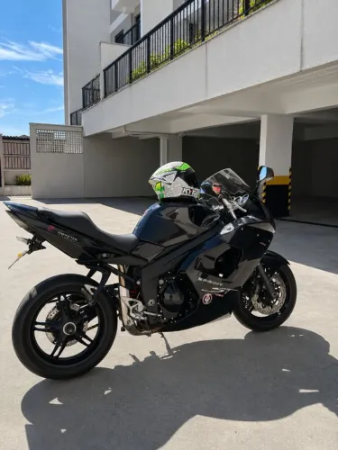 Triumph Sprint ST 1050cc em excelente condições 