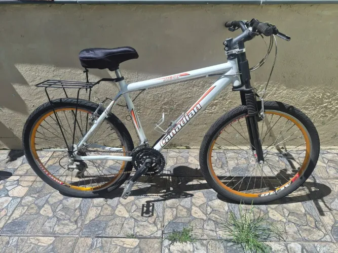 Bicicleta Canadian Allday Aro 26 Alumínio 21 Marchas com Bagageiro